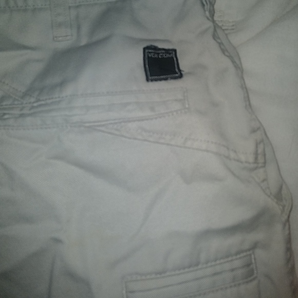 Volcom 💎 Men's Khaki Shorts - Picture 3 of 4